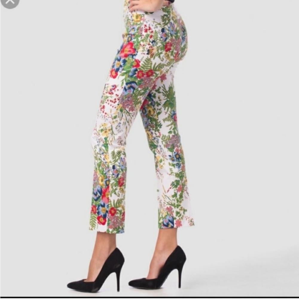 UP!‎ floral Cropped Pants. Size 8(533)